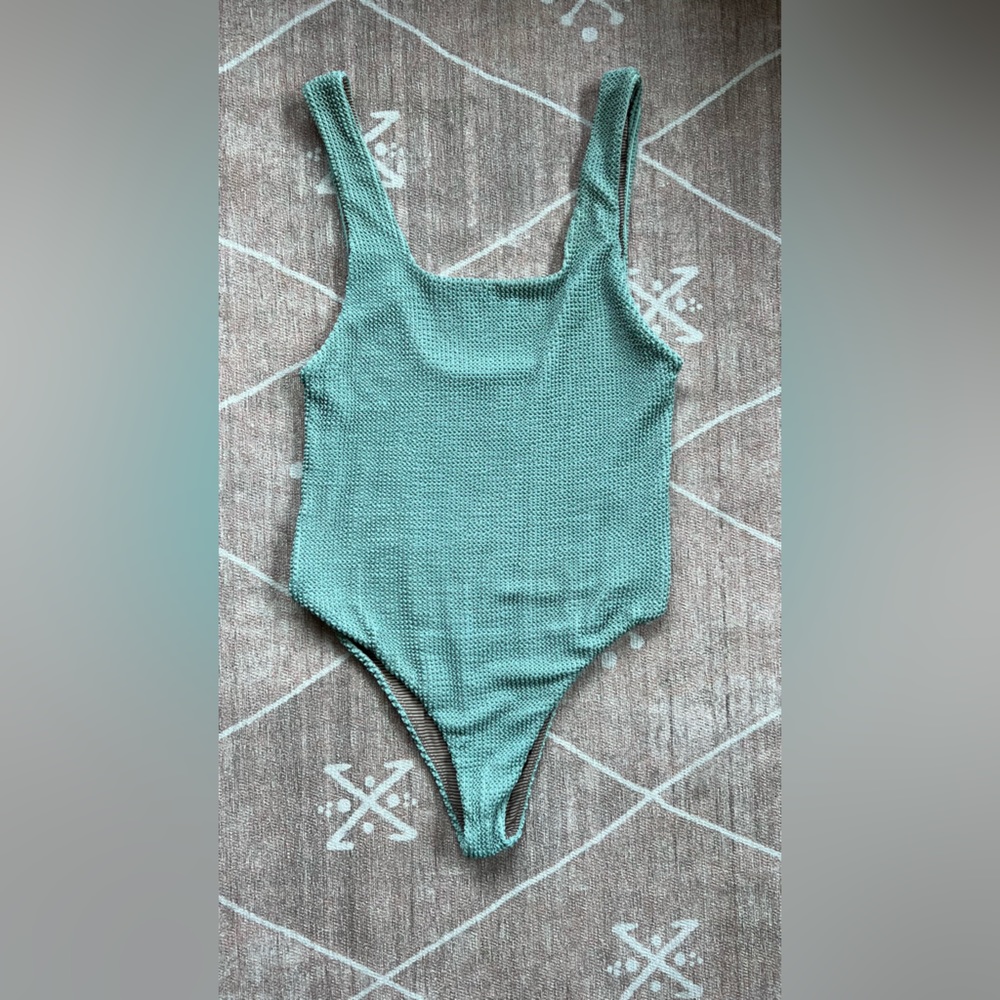 Acacia river one piece - Picture 1 of 3